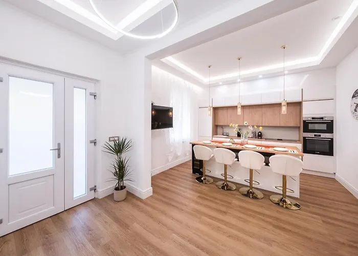 Parcheggio Privato 15 Minuti A Piedi Dalla Stazione Di Migliarina Apartmán