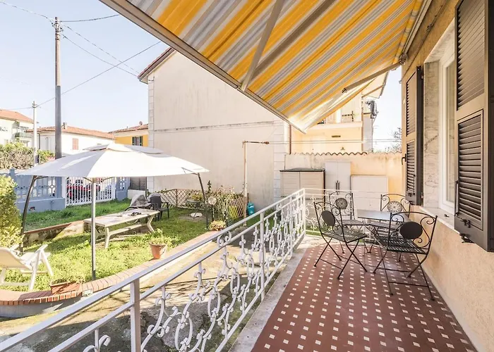 Parcheggio Privato 15 Minuti A Piedi Dalla Stazione Di Migliarina * La Spezia